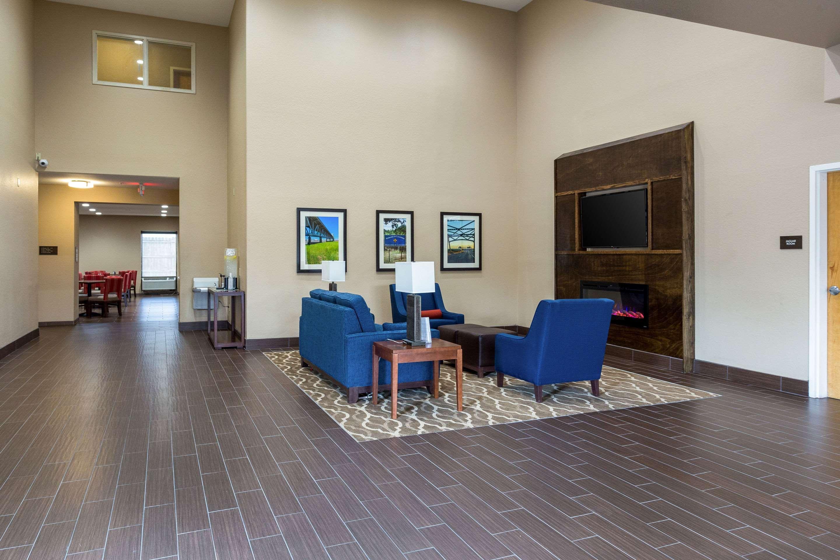 Comfort Inn & Suites Airport Baton Rouge Exterior photo
